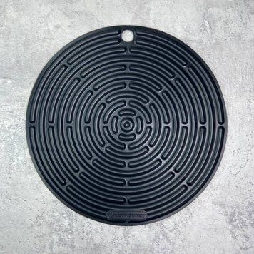 Підставка під гаряче Le Creuset Vancouver 20 см Satin Black класична 93000230310200 фото