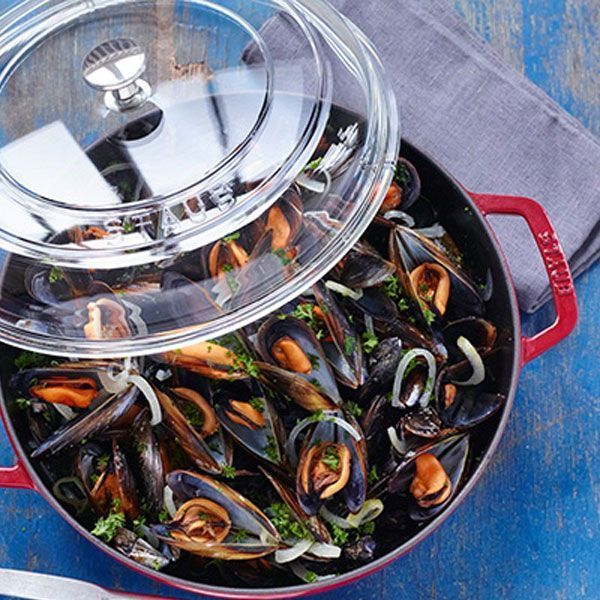 Сковорідка Wok Staub з кришкою 28 см червона 40501-038-0 фото